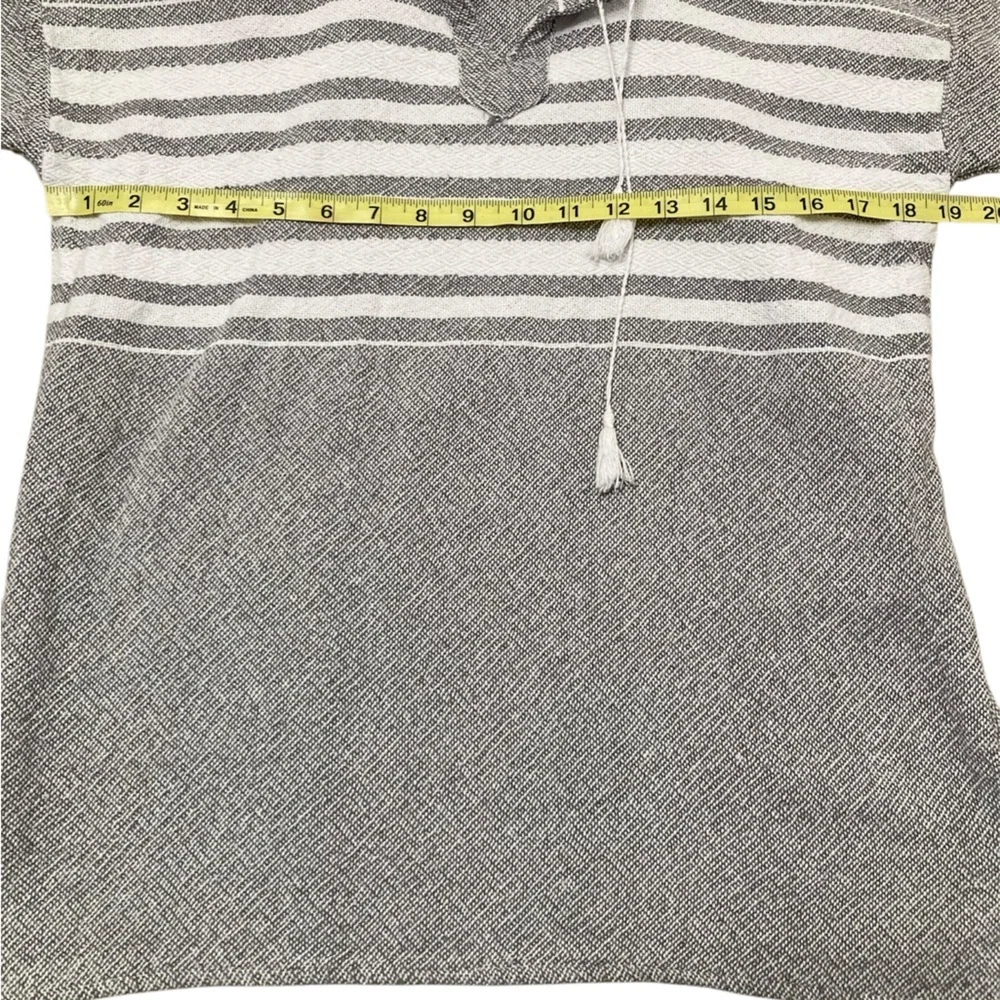 Mexican Handmade Woven Gray and White Striped Short Sleeve Top, Men’s, Small - Picture 4 of 5